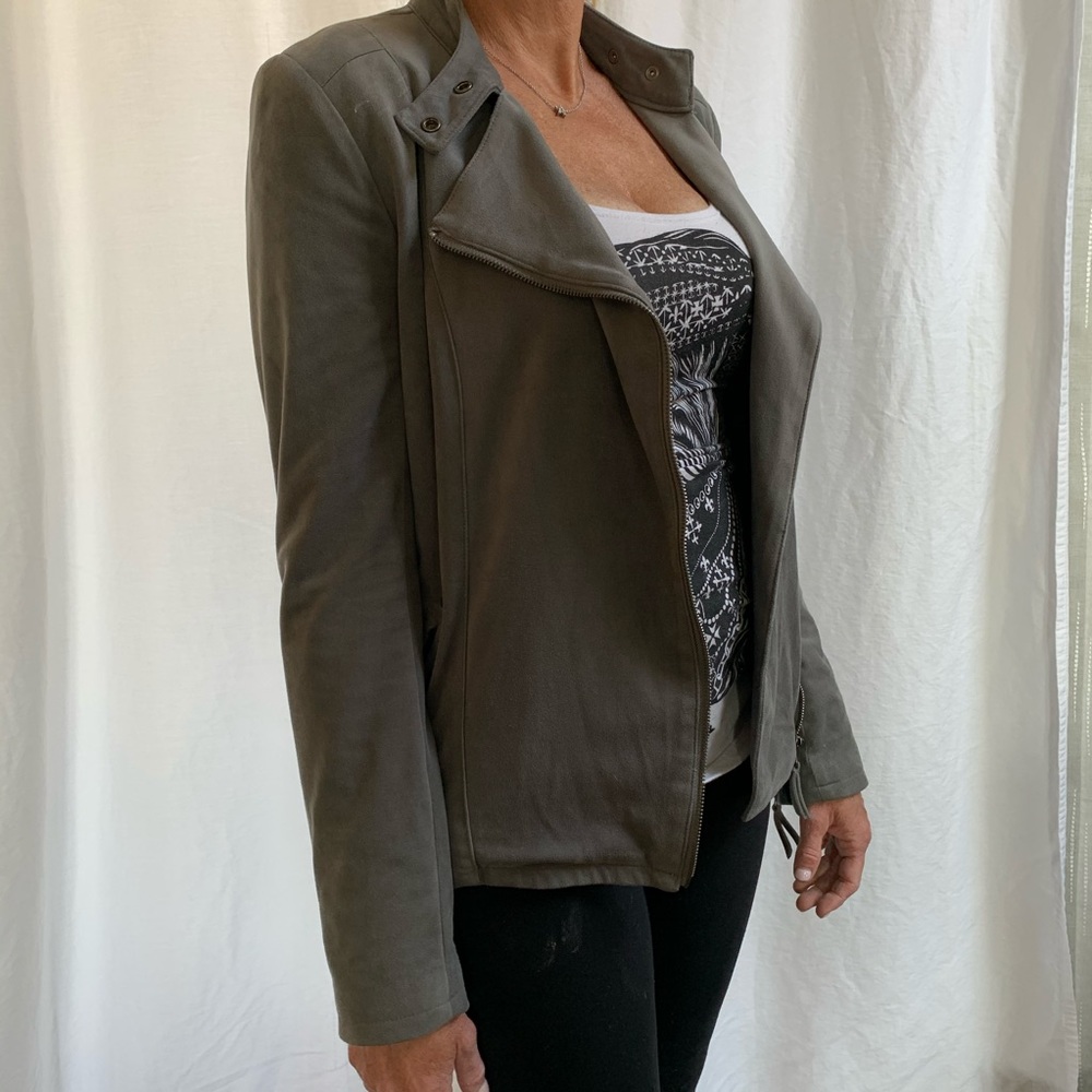 Gray Adrienne Vittadini Suide-like jacket